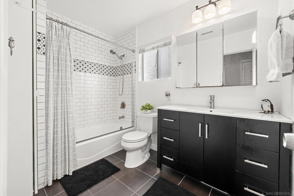 4233 E E Overlook Dr