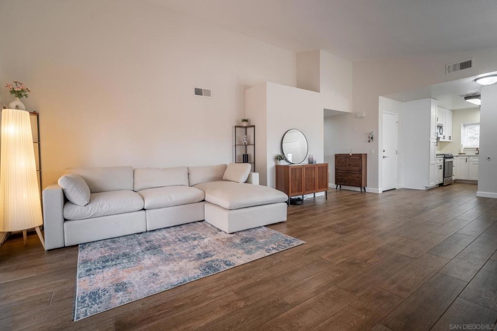 1549 Alameda Gln