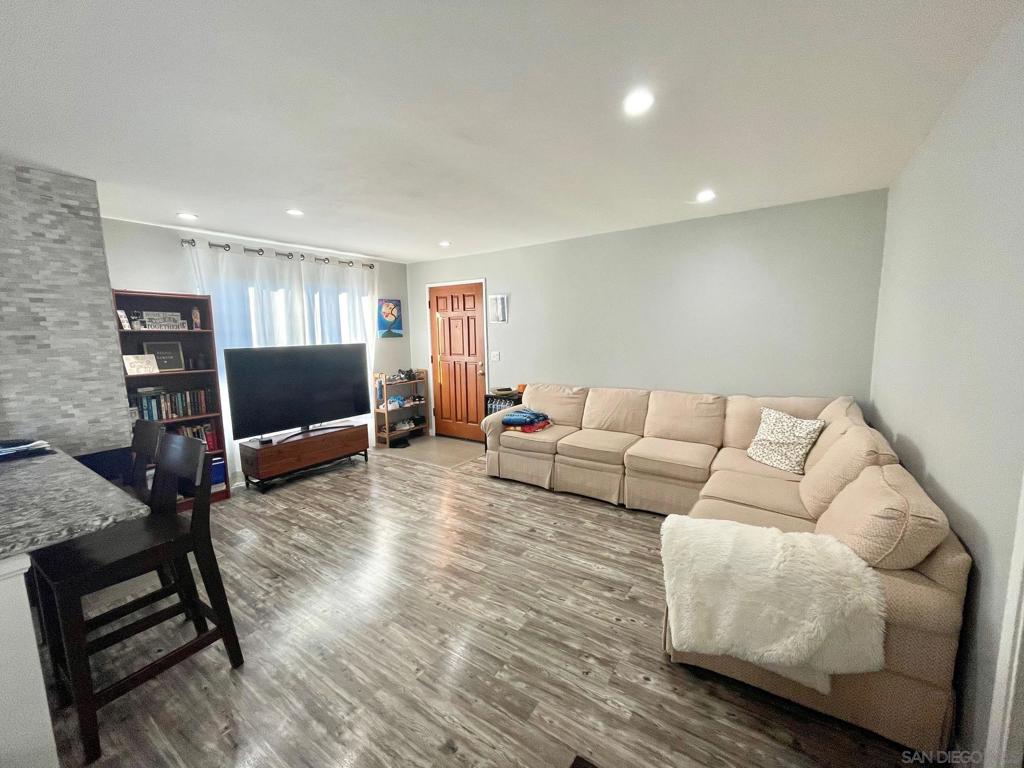 4355 Rialto St 7