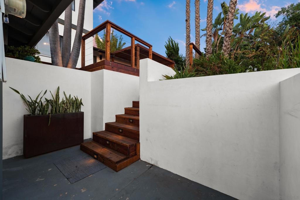 3306 Donna Dr