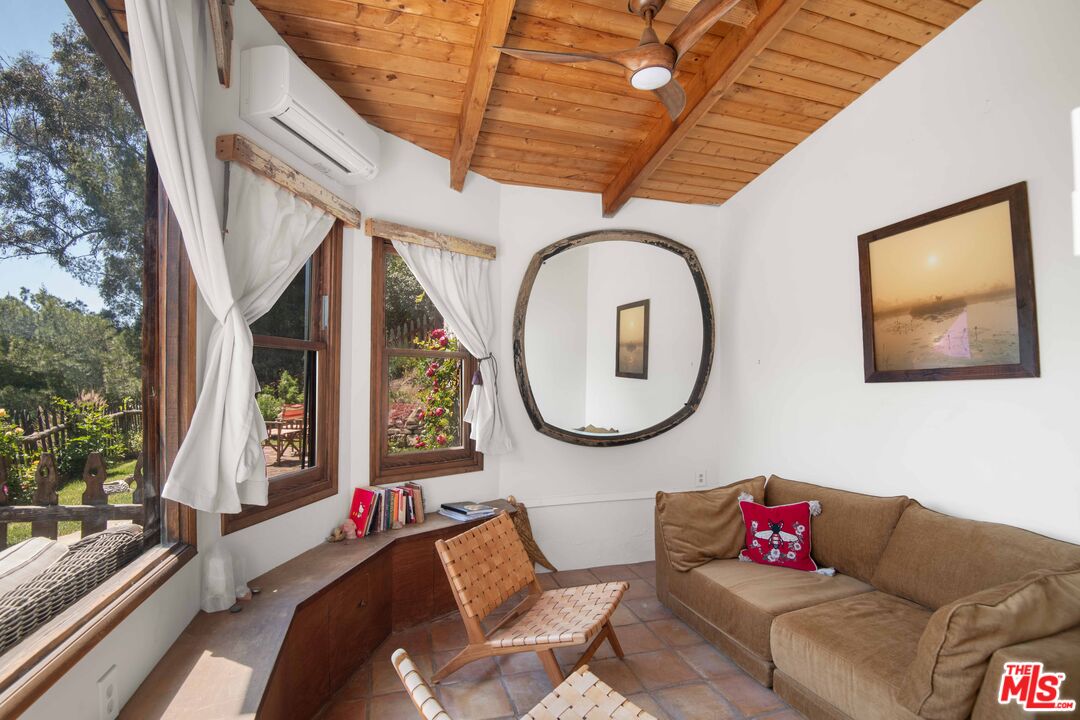 2095 Topanga Skyline Dr