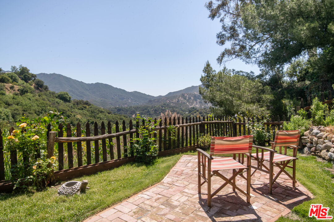 2095 Topanga Skyline Dr