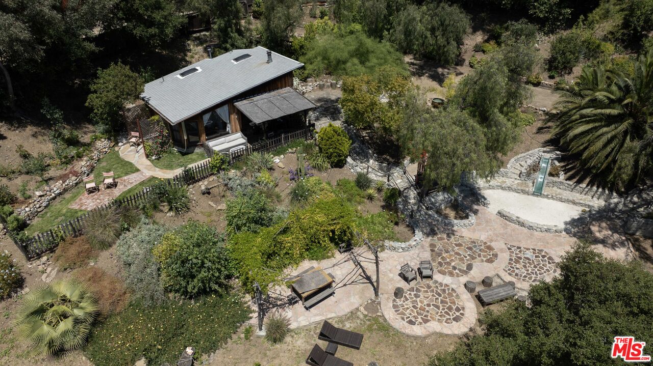 2095 Topanga Skyline Dr