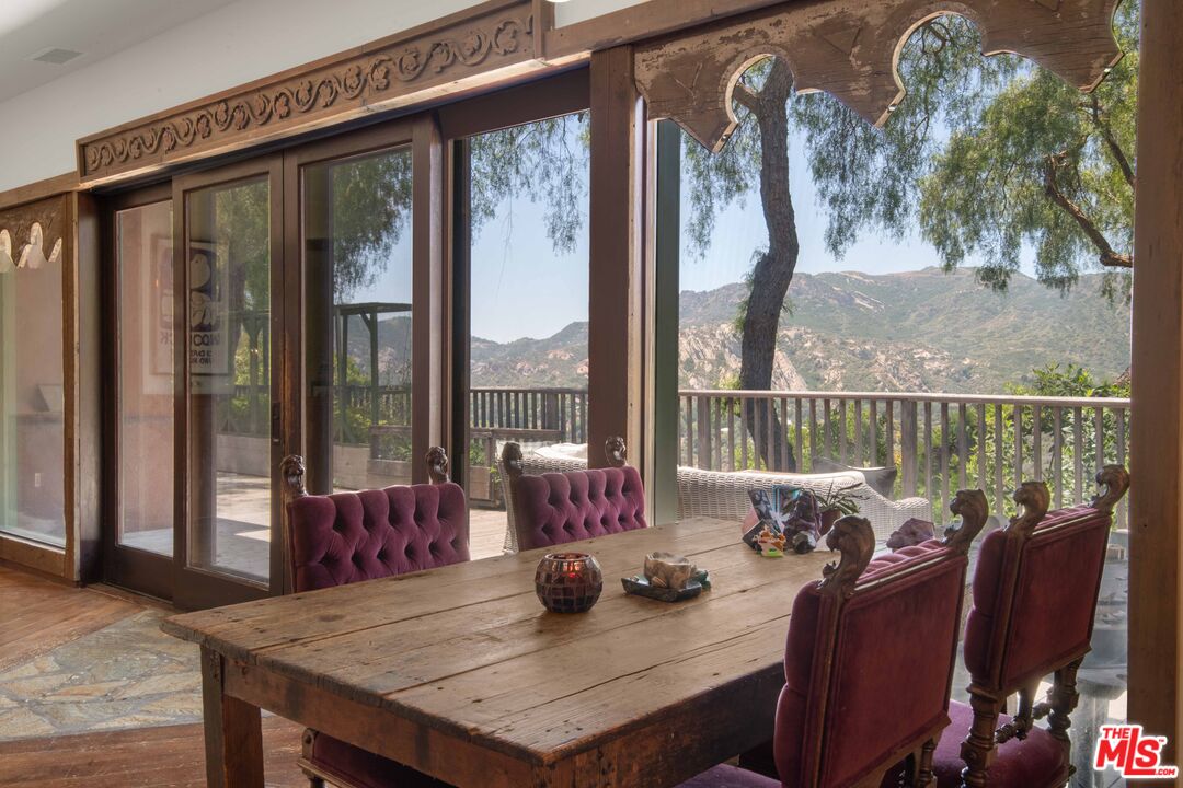 2095 Topanga Skyline Dr