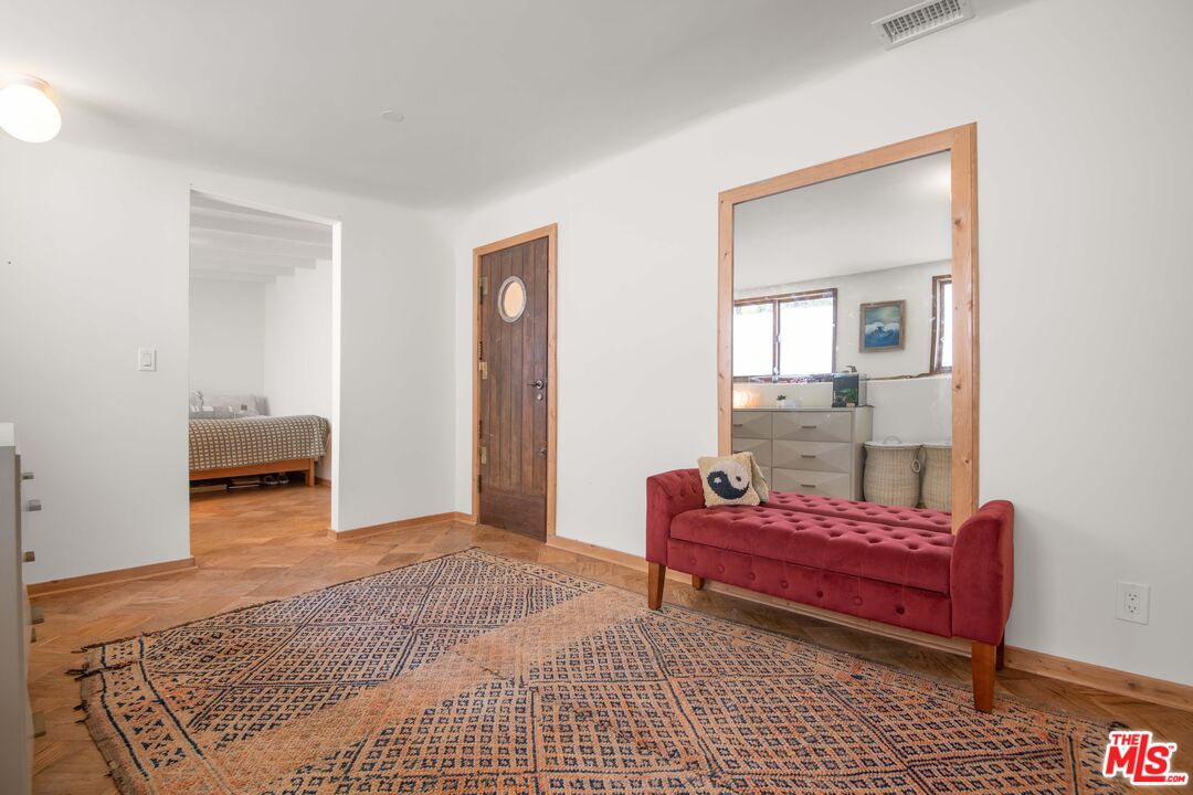 2095 Topanga Skyline Dr