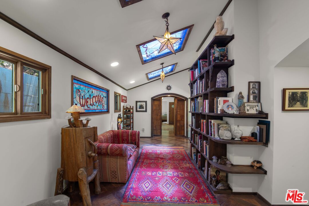 2095 Topanga Skyline Dr