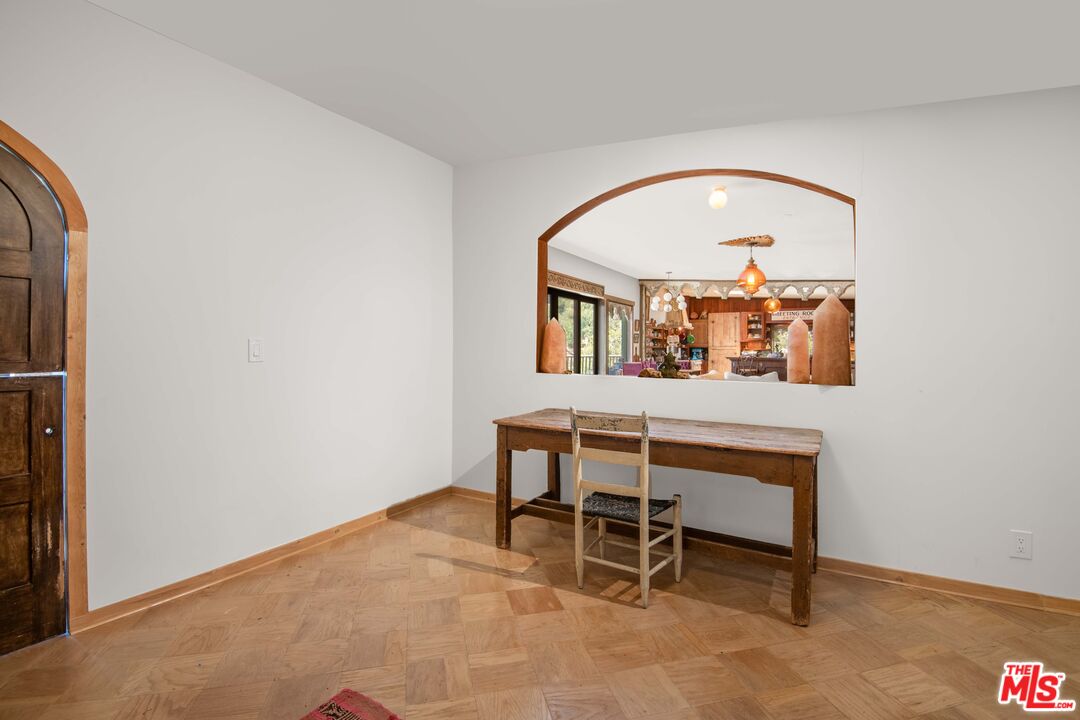 2095 Topanga Skyline Dr
