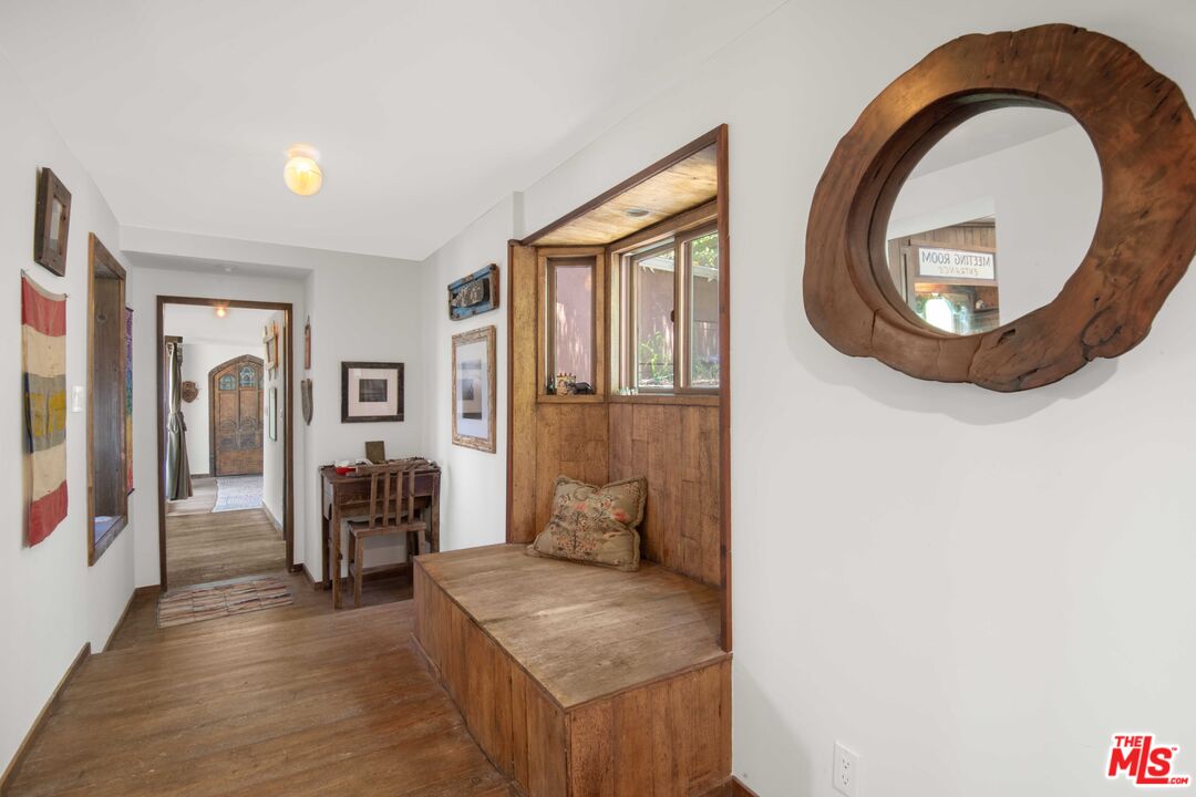 2095 Topanga Skyline Dr