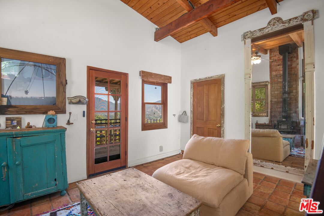 2095 Topanga Skyline Dr