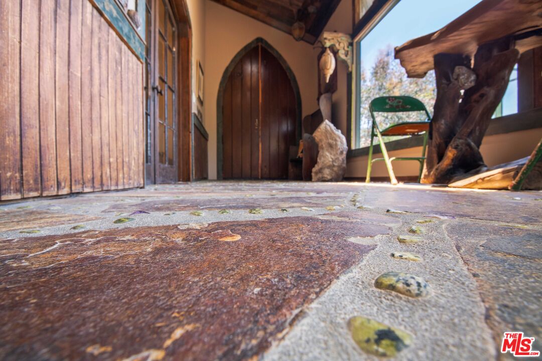 2095 Topanga Skyline Dr