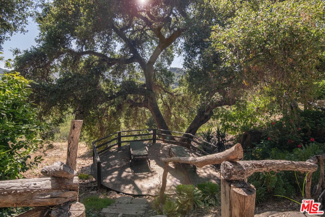 2095 Topanga Skyline Dr
