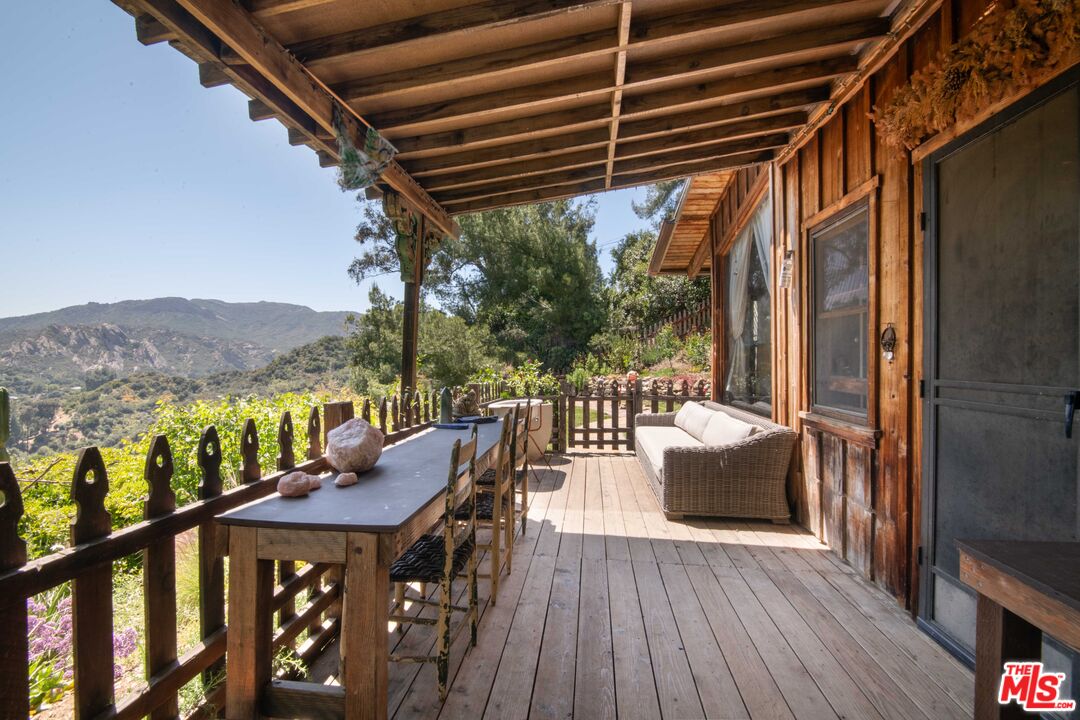 2095 Topanga Skyline Dr
