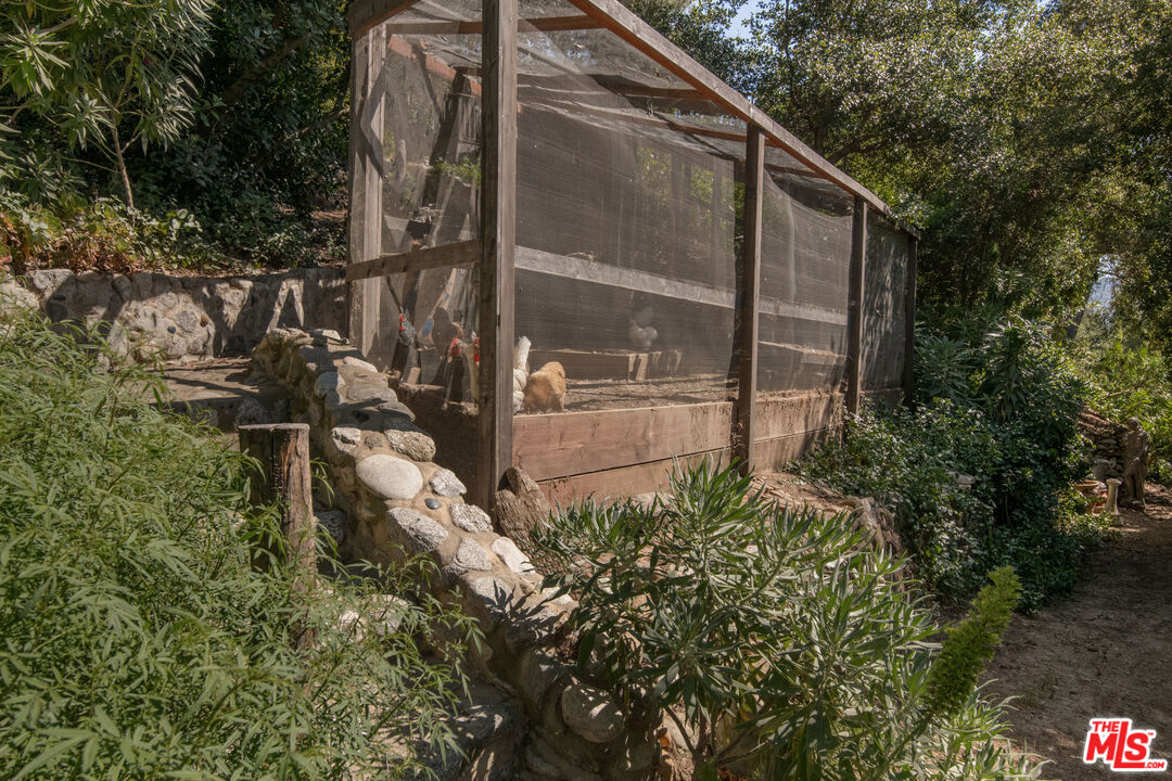2095 Topanga Skyline Dr