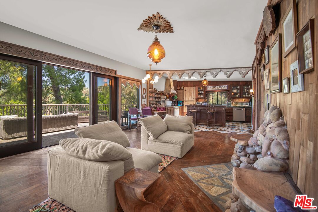 2095 Topanga Skyline Dr