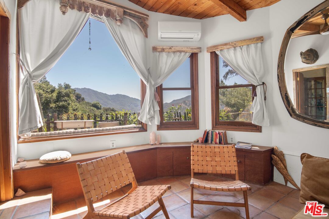 2095 Topanga Skyline Dr