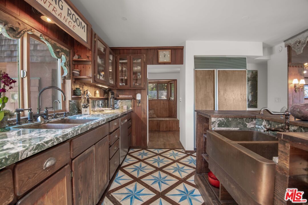 2095 Topanga Skyline Dr