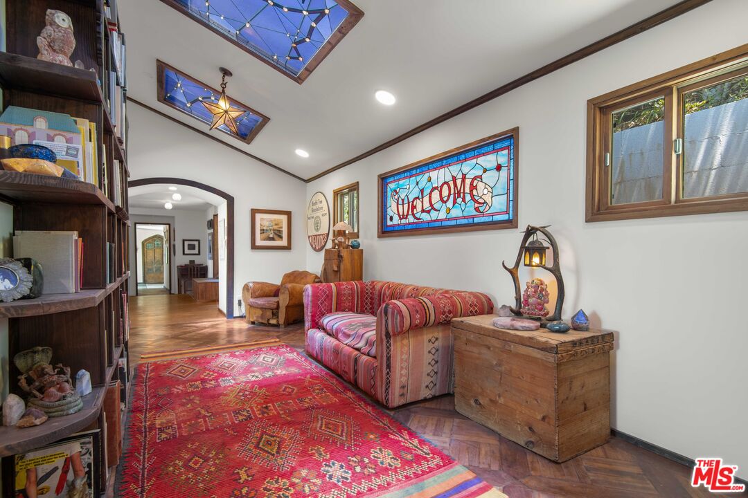 2095 Topanga Skyline Dr