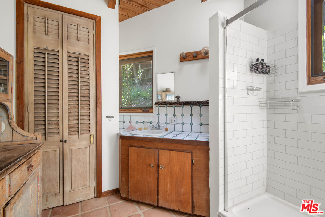 2095 Topanga Skyline Dr