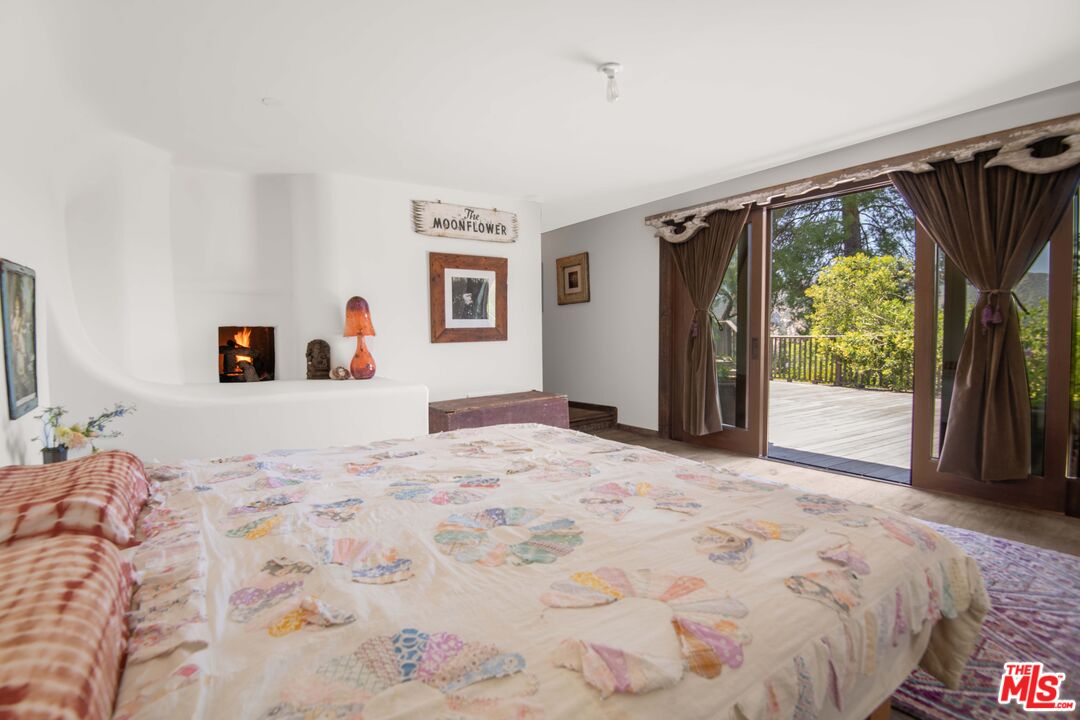 2095 Topanga Skyline Dr