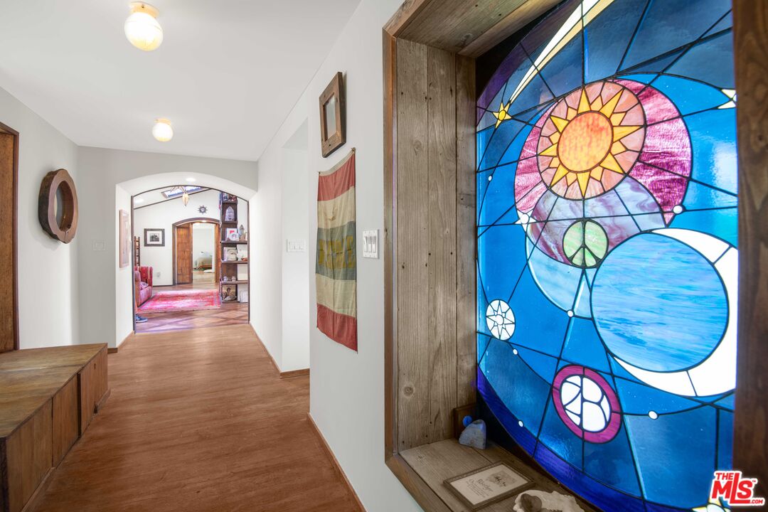 2095 Topanga Skyline Dr