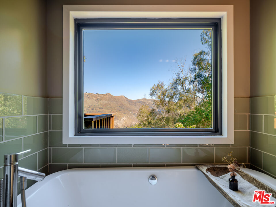 19816 Grand View Dr