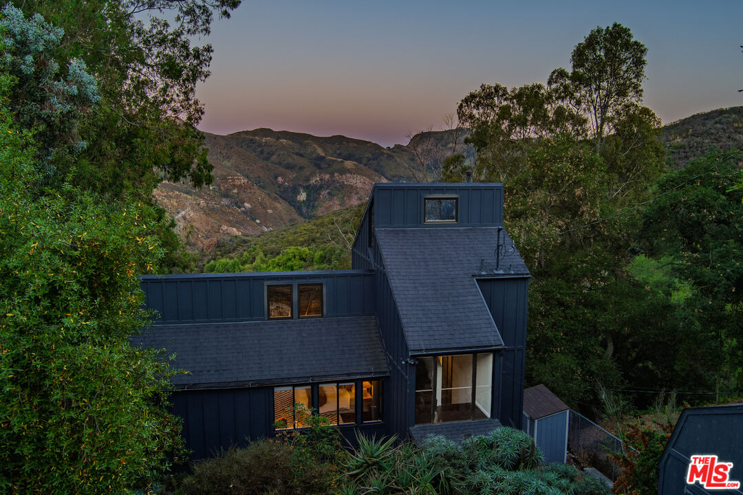 19816 Grand View Dr