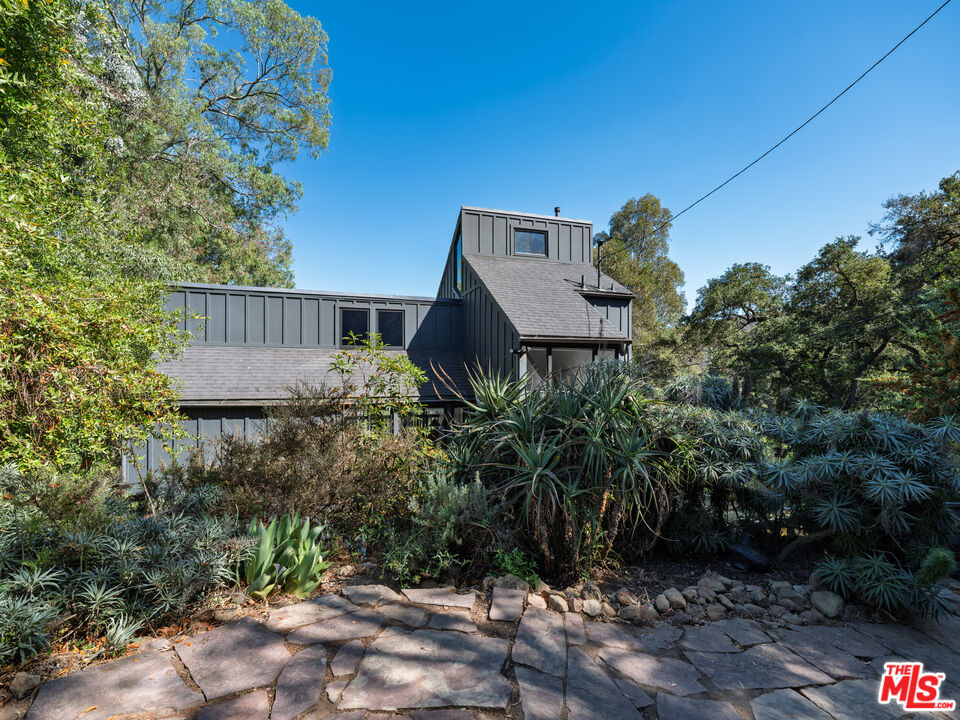 19816 Grand View Dr