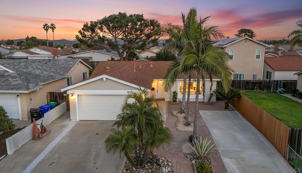 10935 Avenida Del Gato