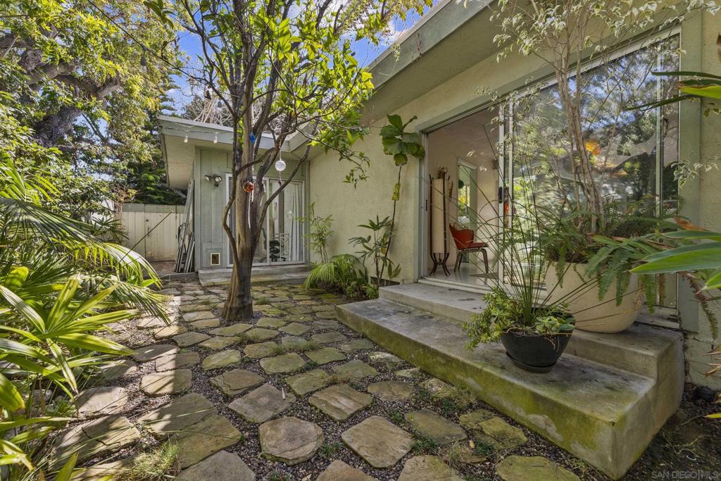 5920 La Jolla