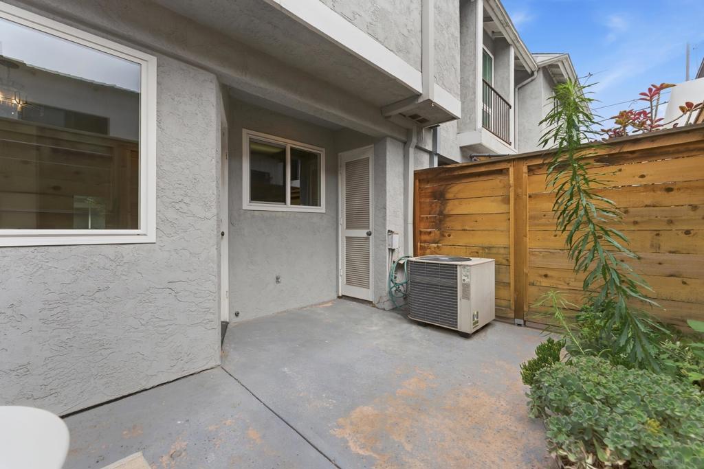 1442 Essex 4