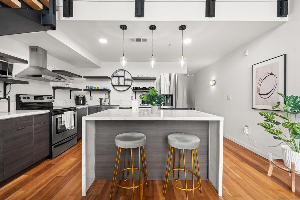 889 Date Street 520