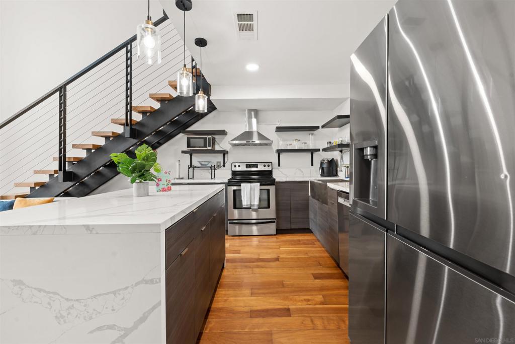 889 Date Street 520