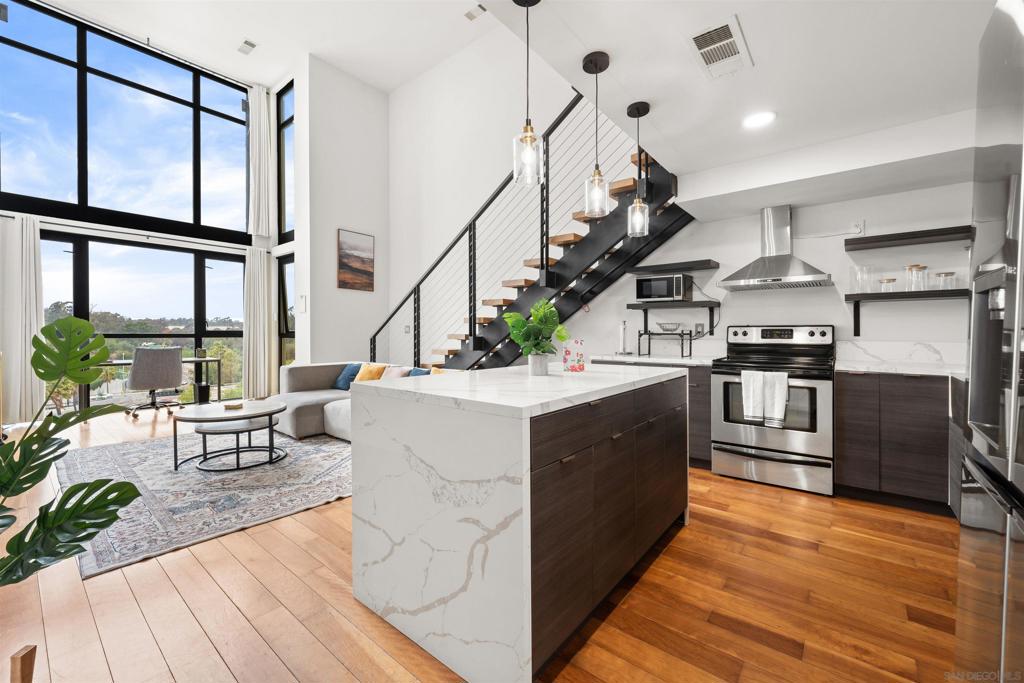 889 Date Street 520