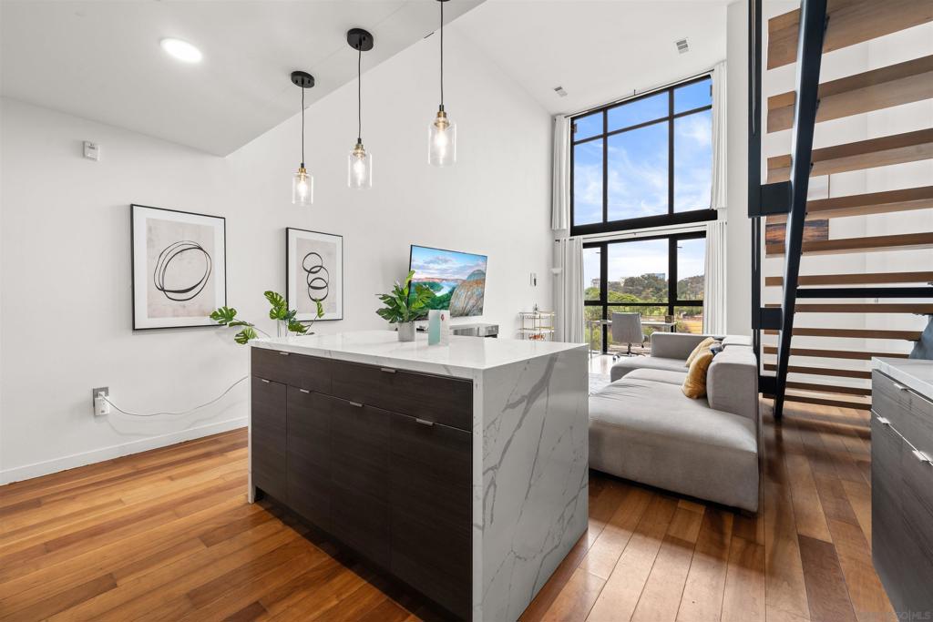 889 Date Street 520