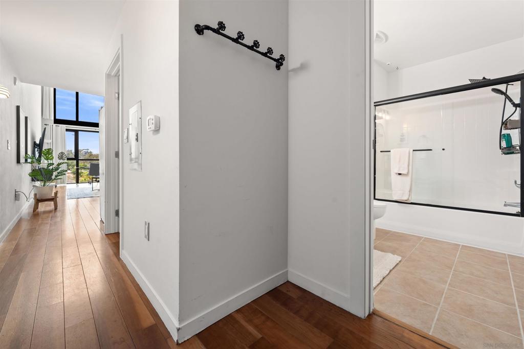 889 Date Street 520