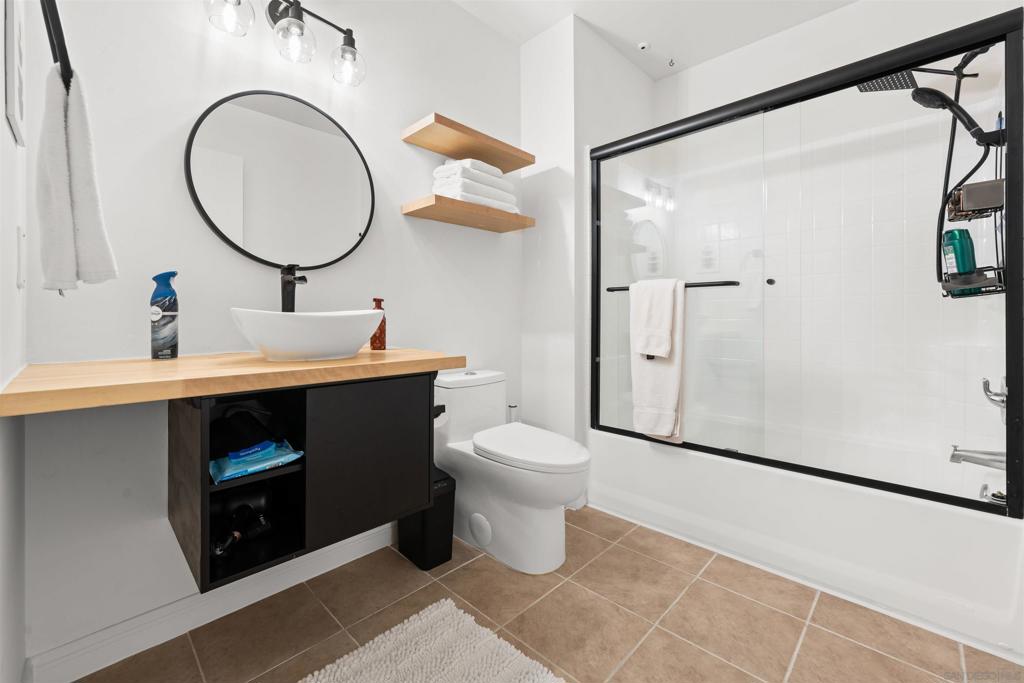 889 Date Street 520