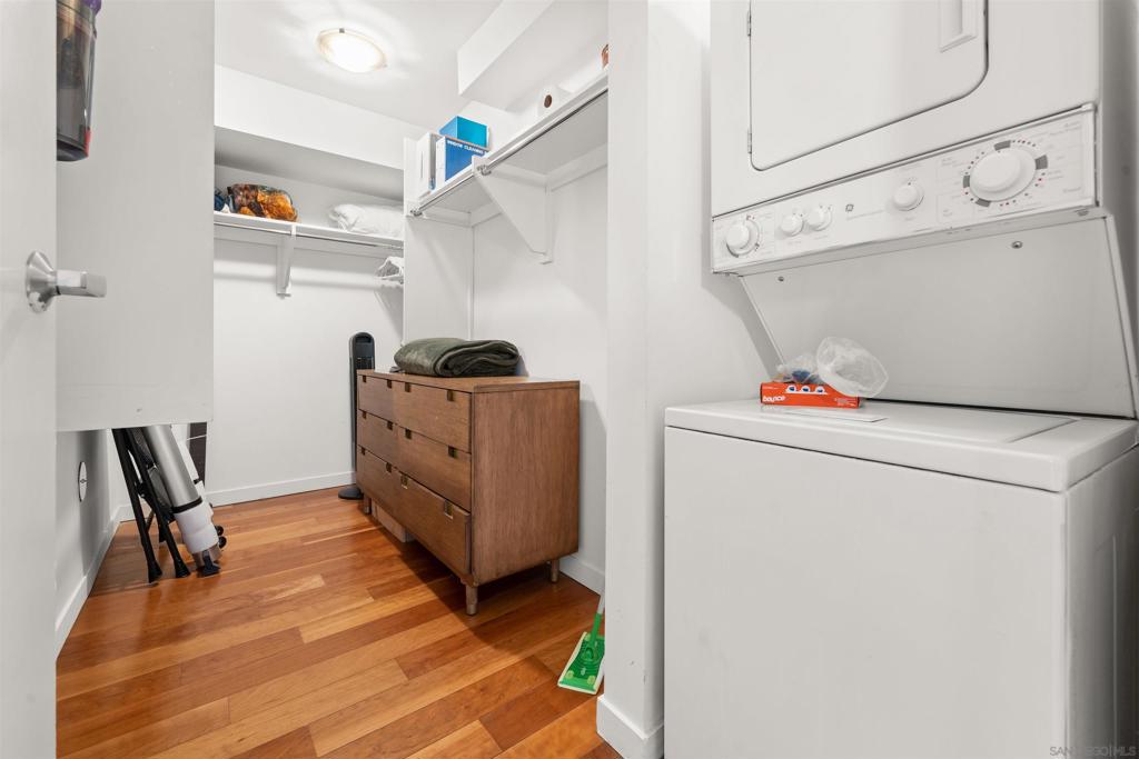 889 Date Street 520