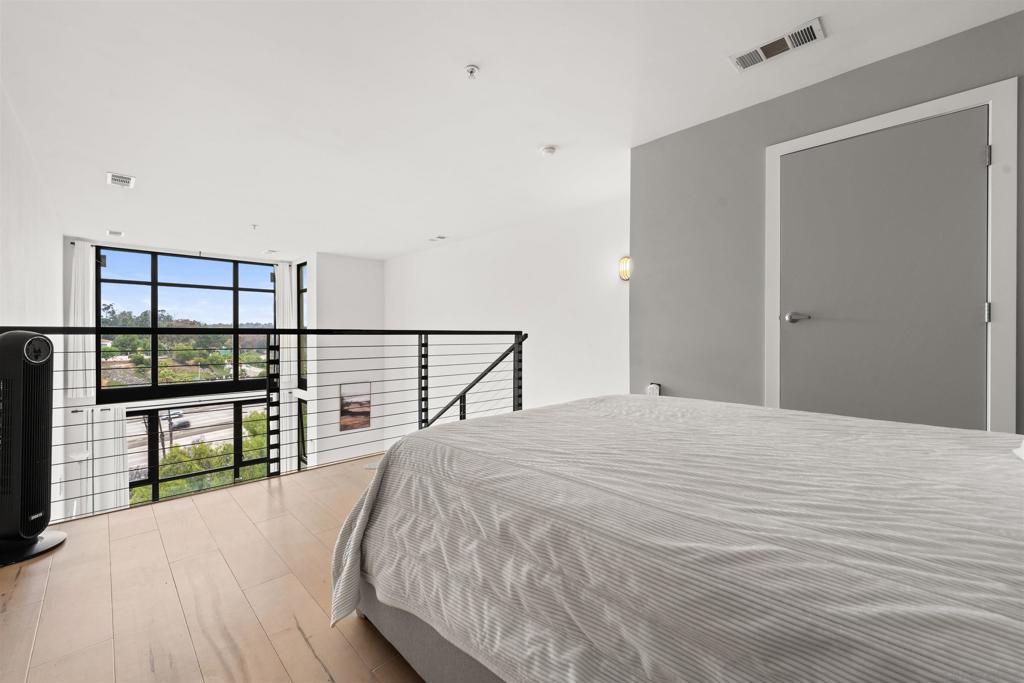 889 Date Street 520
