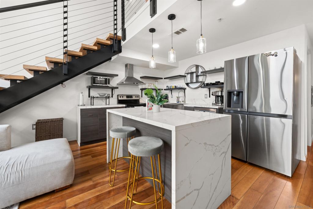 889 Date Street 520