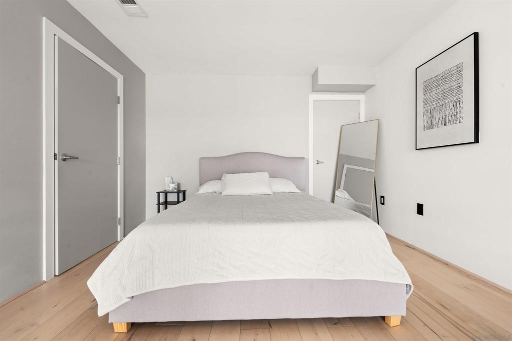 889 Date Street 520