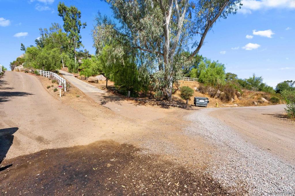 2 Chablis Rd