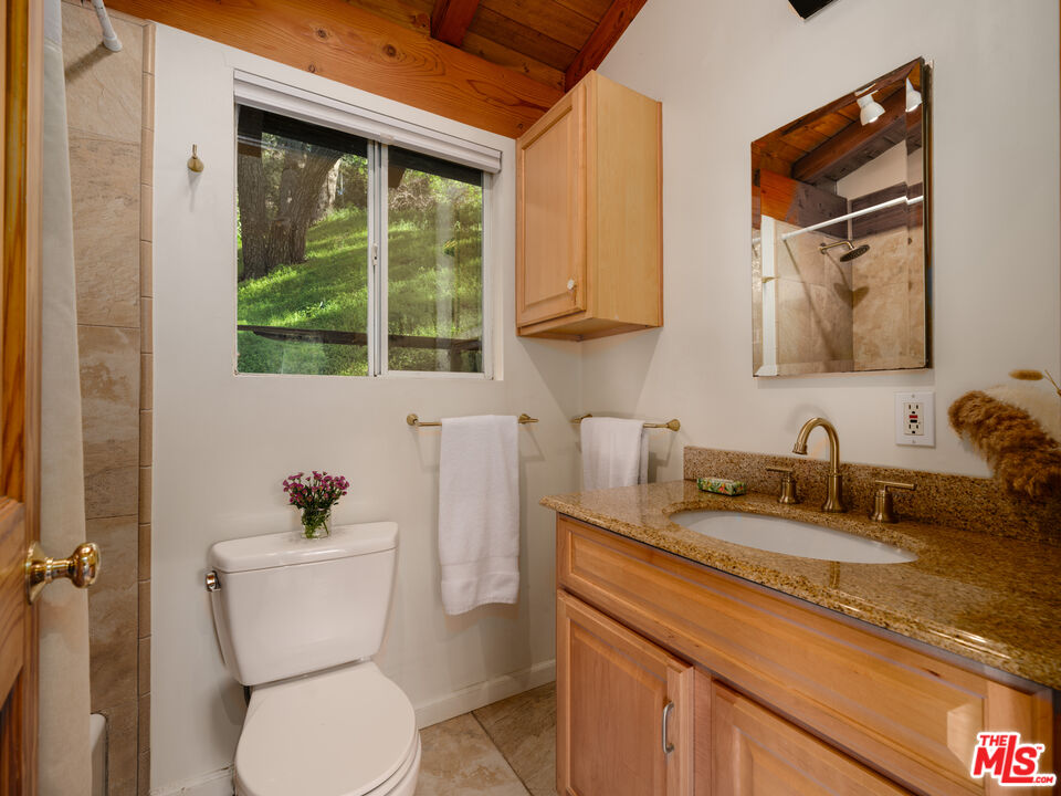 1256 N Topanga Canyon Blvd