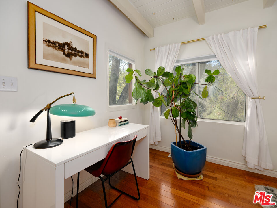 1256 N Topanga Canyon Blvd