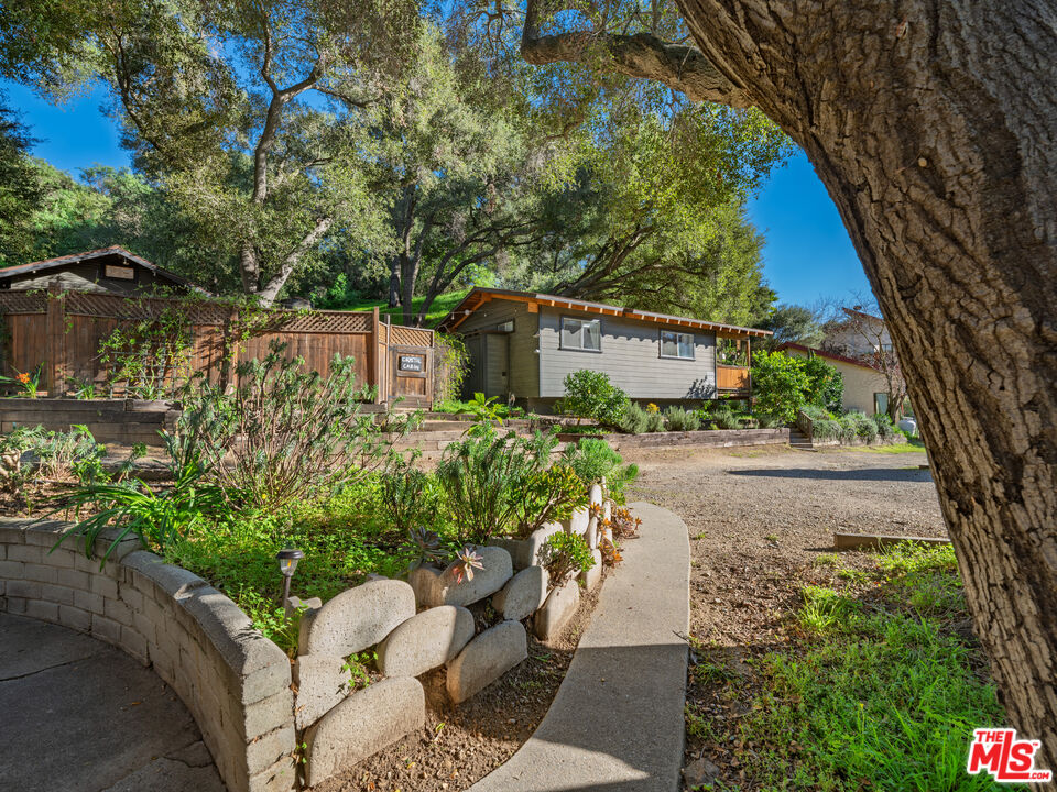 1256 N Topanga Canyon Blvd