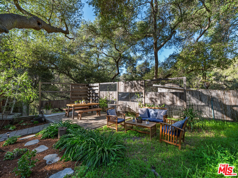 1256 N Topanga Canyon Blvd