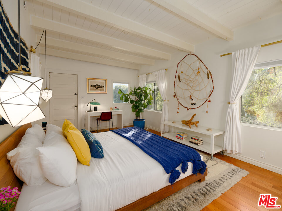 1256 N Topanga Canyon Blvd