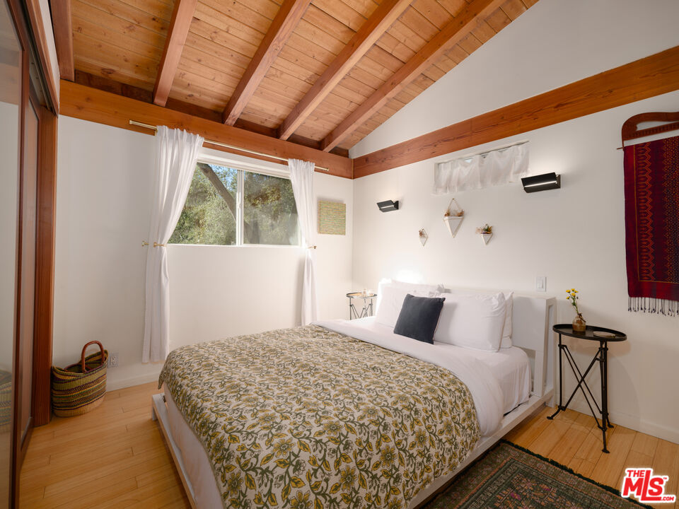 1256 N Topanga Canyon Blvd