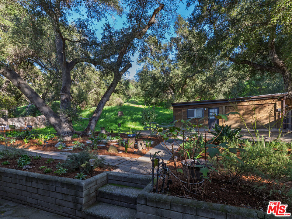 1256 N Topanga Canyon Blvd