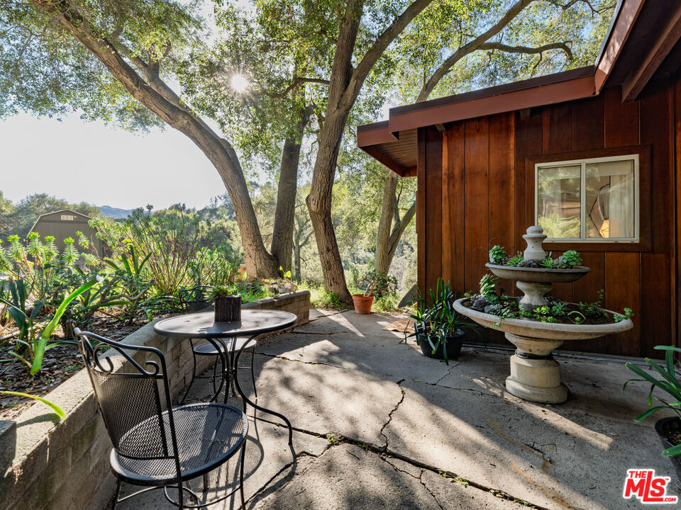 1256 N Topanga Canyon Blvd