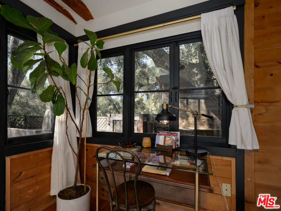 1256 N Topanga Canyon Blvd